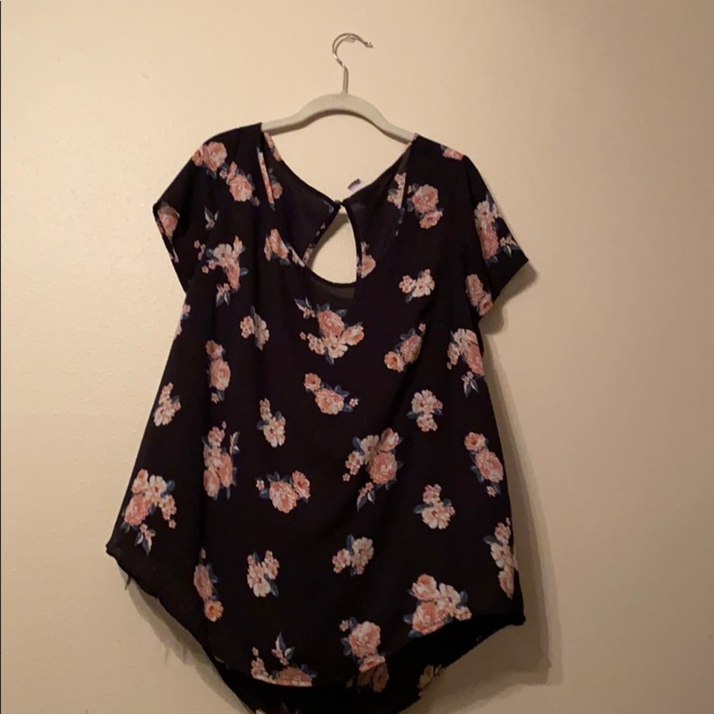 Flower blouse with cut out